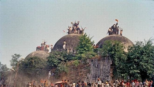 
Kar sevaks in Ayodhya, Uttar Pradesh. (Wikimedia Commons)