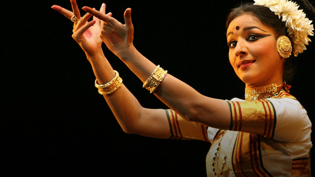 Mohiniyattam