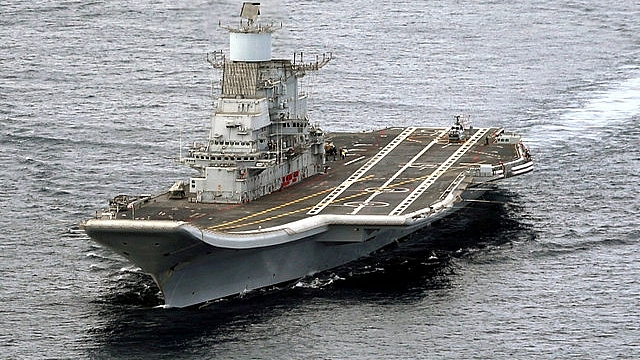 A close shot of the Indian aircraft carrier INS Vikramaditya (R33) (Indian Navy/Wikimedia Commons)