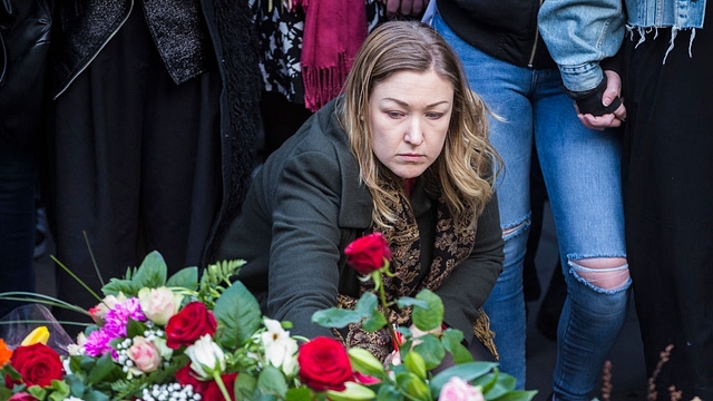 A woman pays tribute to terror victims after a peace
demonstration in Stockholm, Sweden. (Michael Campanella/GettyImages) &nbsp; &nbsp; &nbsp;