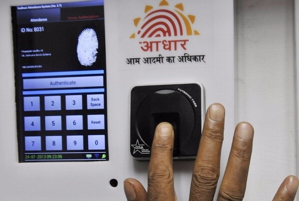 Aadhaar verification. (Vipin Kumar/Hindustan Times via Getty Images)