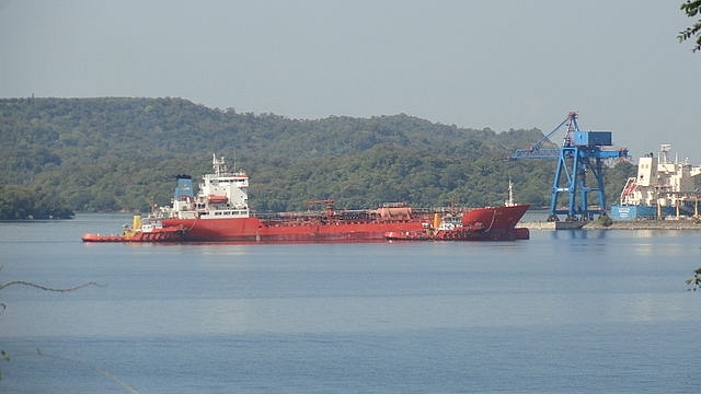 A ship near the Trincomalee Harbour, Sri Lanka. (Rehman Abubakr/Wikimedia Commons)