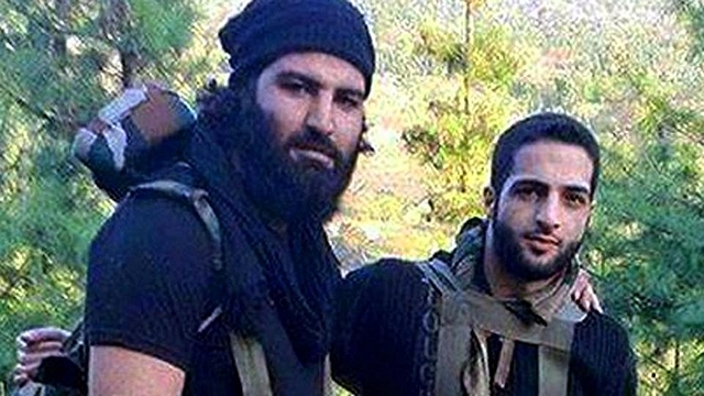 
Sabzar Ahmad Bhat (left) with
Burhan Wani.