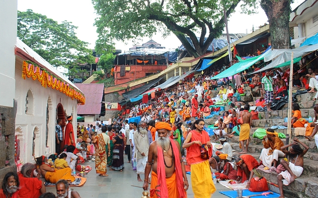 Devotees at the Kamakhya Mandir (Vikramjit Kakati/Wikimedia Commons)