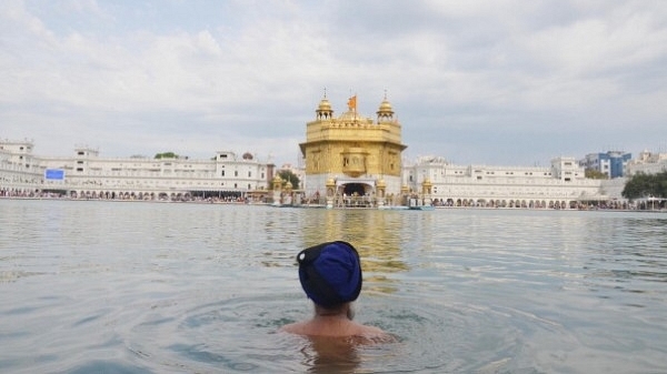 Sikh devotee taking a bath at Golden Temple  in Amritsar. (Representative Image) (Sameer Sehgal/Hindustan Times via Getty Images)