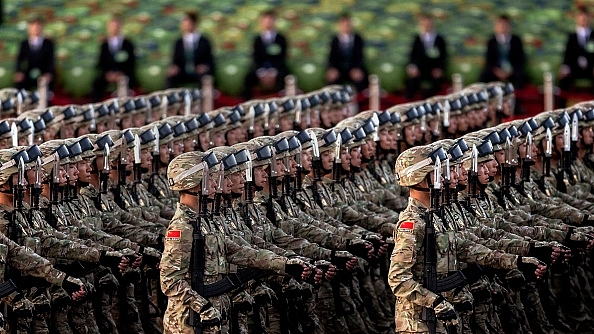 Chinese soldiers march past Tiananmen Square. (Kevin Frayer/GettyImages)