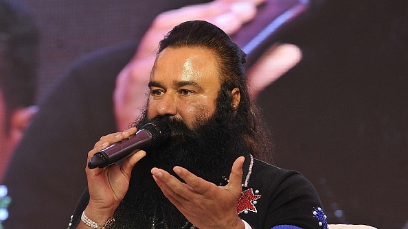 Dera Saccha Sauda chief Gurmeet Ram Rahim Singh talks to the media in Gurgaon, India. (Sunil Saxena/Hindustan Times via GettyImages)