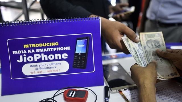 A customer at Reliance store (Representative image) (Arun Sharma/Hindustan Times via GettyImages) &nbsp;