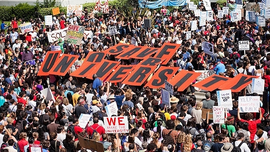 Protests at an American University (<a href="https://creativecommons.org/licenses/by/2.0">Charlie Nguyen /CreativeCommons</a>)