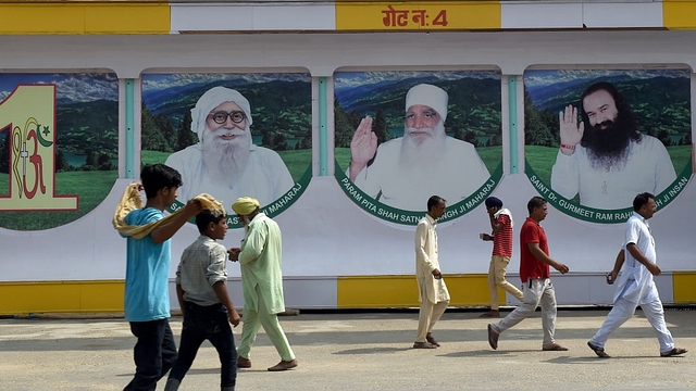 Followers of Gurmeet Ram Rahim Singh outside the Dera Sacha Sauda ashram in Sirsa. (MONEY SHARMA/AFP/Getty Images)&nbsp;