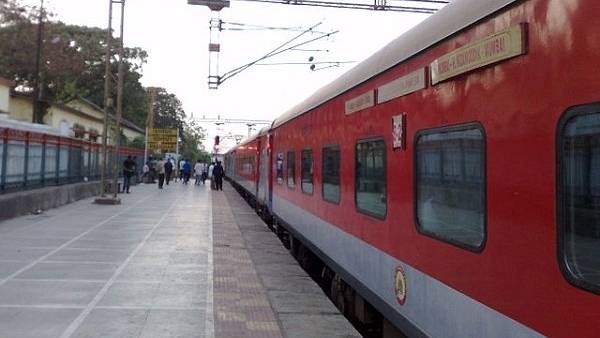 LHB coaches on the Mumbai August Kranti Rajdhani Express (Superfast1111/Wikimedia Commons)&nbsp;