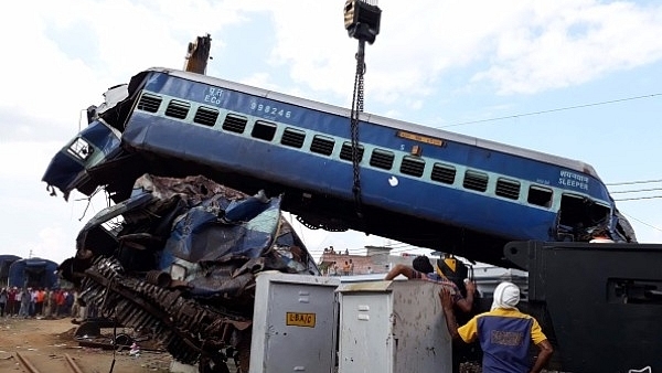 Coaches of the Kalinga Utkal Express train after it derailed in Khatauli,  Muzaffarnagar. (Chahatram/Hindustan Times via Getty Images)