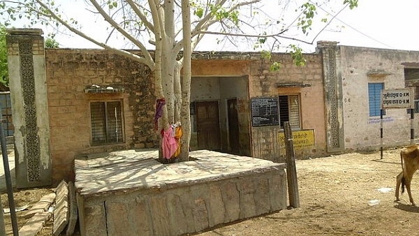 A primary health centre (Ramesh Mangilalji Chimnoba Seervi Endla/Wikimedia Commons)