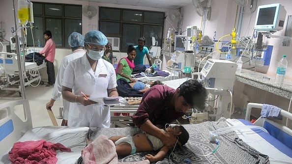 Children being looked after by medical staff at the encephalitis ward at BRD Medical Centre. (Deepak Gupta/Hindustan Times via GettyImages)