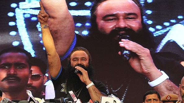 Dera Sacha Sauda chief Gurmeet Ram Rahim Singh talks to the media in Gurgaon, India. (Sunil Saxena/ Hindustan Times via GettyImages) &nbsp;