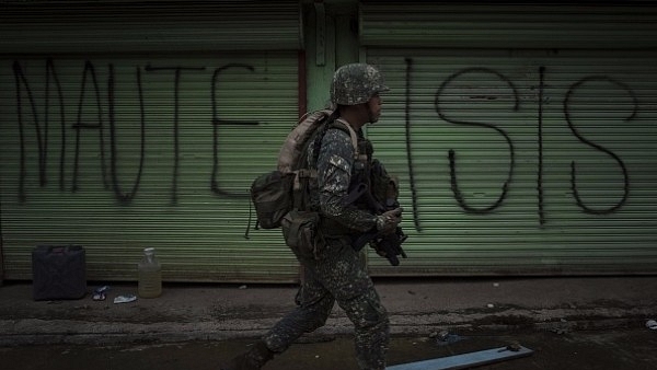 Philippine marine soldiers in a cleared street but are still in range of enemy sniper fire in Marawi, southern Philippines. (Jes Aznar/Getty Images)