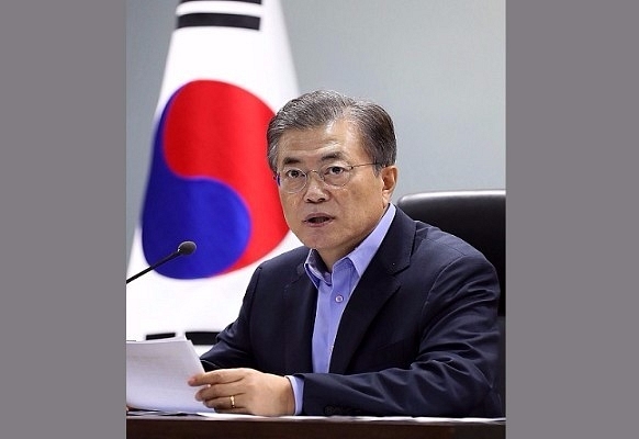 South Korean President Moon Jae-in speaks as he presides over a meeting of the National Security Council (Photo: South Korean Presidential Blue House via Getty Images)