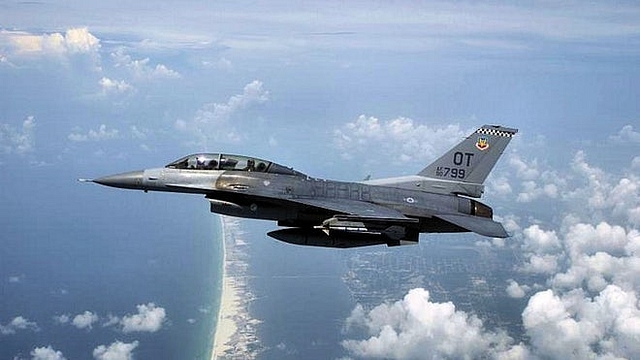 A Lockheed Martin F-16 Block 40k. (MSgt. Michael Ammons/ United States Air Force)