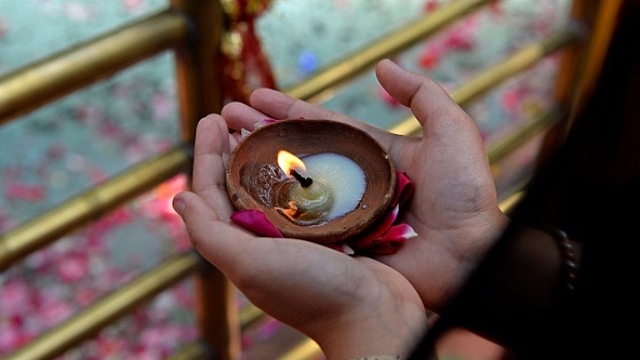 A Kashmiri Pandit offers prayers during the annual Hindu festival at the Khirbhawani temple in the village of Tullamulla, east of Srinagar. (TAUSEEF MUSTAFA/AFP/Getty Images)