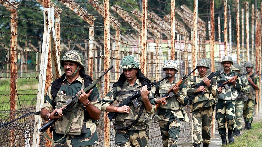 Border Security Force soldiers keep vigil as they patrol at International Border (Octroi Post) about 35 km from Jammu following heightened tensions between India and Pakistan after the deadly Uri terror attack, on September 23, 2016 in Jammu, India. (Nitin Kanotra/Hindustan Times via Getty Images