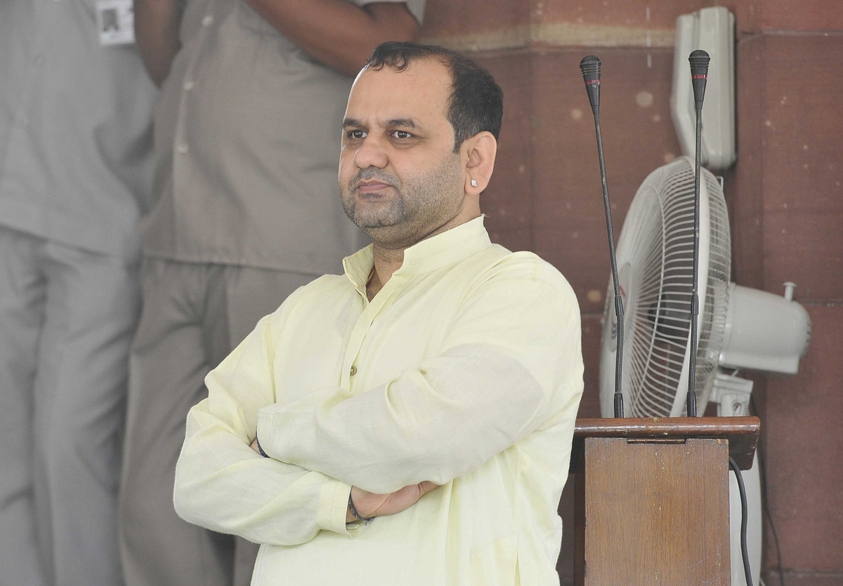 Maheish Girri Writes To Prime Minister, Asks For Minority Institutions To Come Under RTE