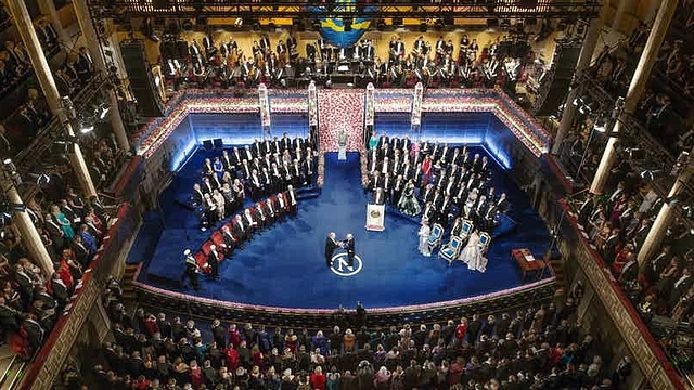 

The Swedish monarch presenting a Nobel Prize. (The Nobel Foundation)