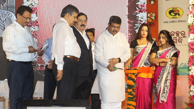 Pradhan inaugurating the PNG supply at Nalco Nagar. (@dpradhanbjp )