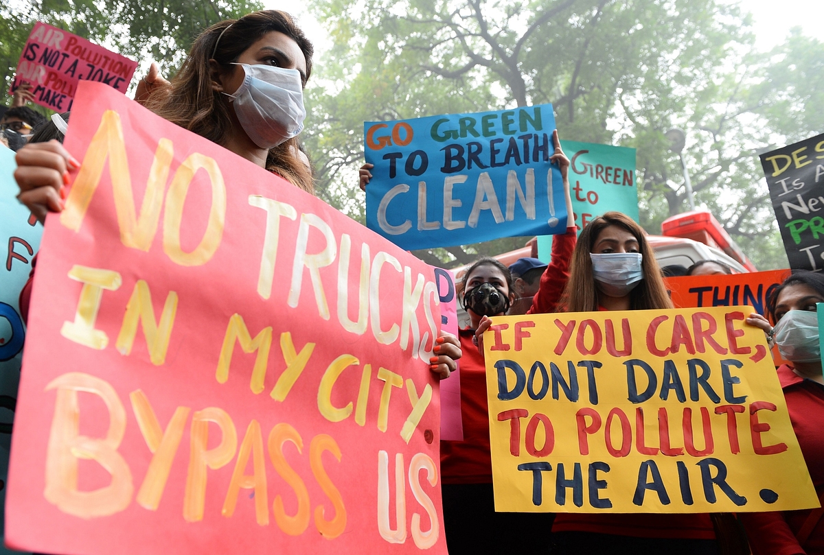 Protests against pollution (SAJJAD HUSSAIN/AFP/Getty Images)