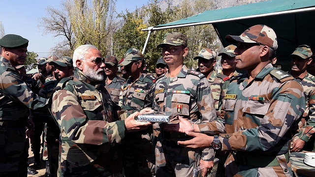 Prime Minister Narendra Modi with soldiers of the Indian Army (Narendra Modi/Twitter)