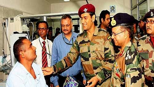 Former Indian cricket team captain Mahendra Singh Dhoni visits an injured soldier.