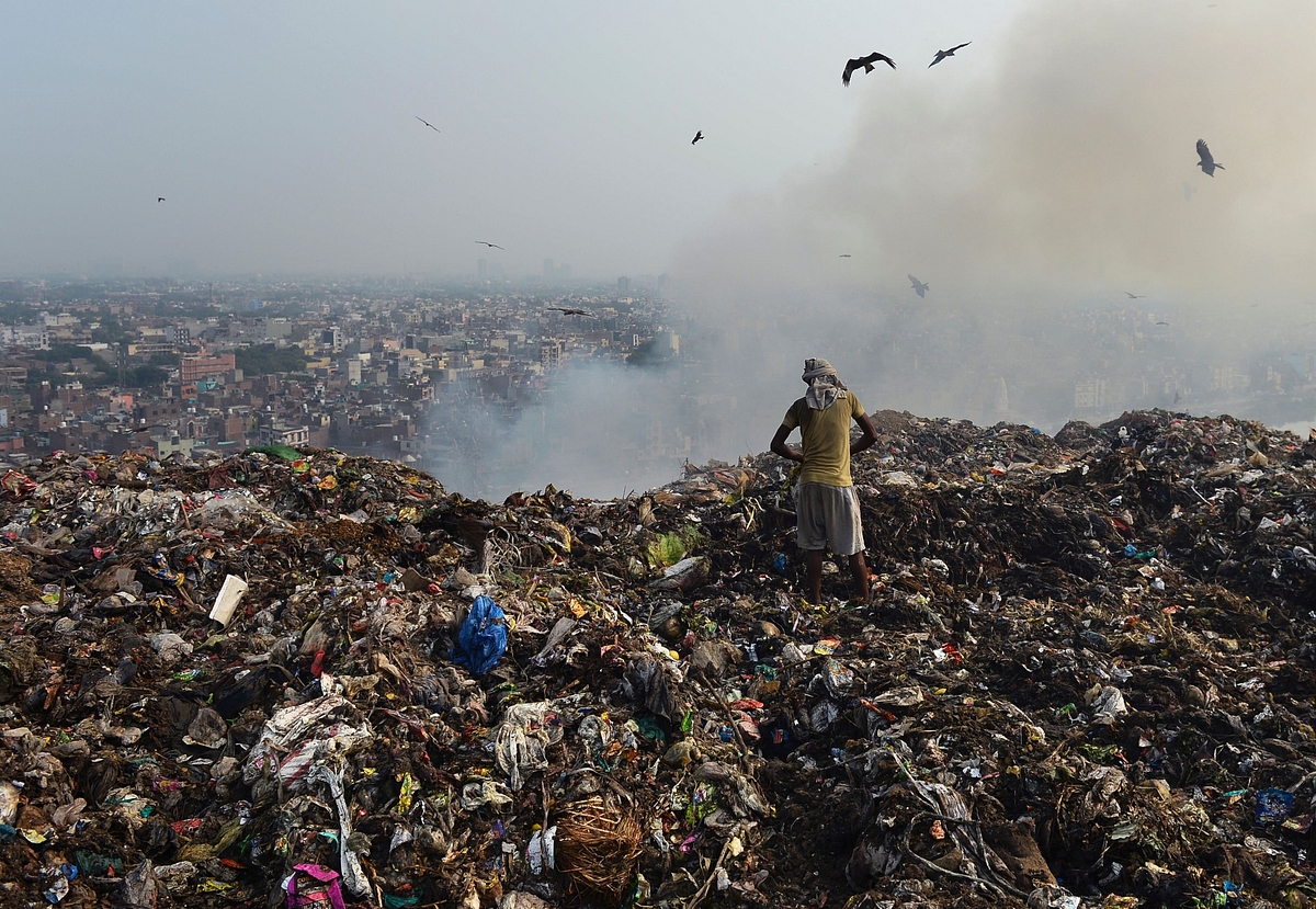 Landfill Fires (Sajjad Hussain/AFP/Getty Images)