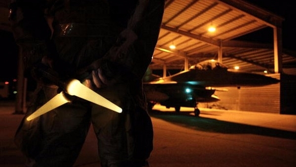  A US F16 fighter gets ready for takeoff. (Paula Bronstein/Getty Images)