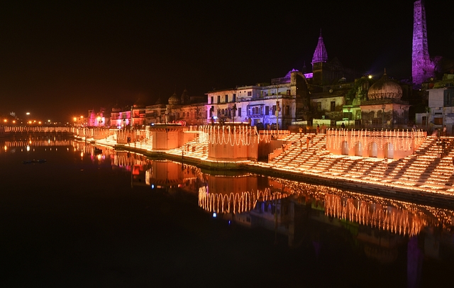 On the occasion of Chhoti Diwali, 1.7 lakhs earthen Diyas illuminated at majestic ghats of Ayodhya. (Deepak Gupta/Hindustan Times via Getty Images)