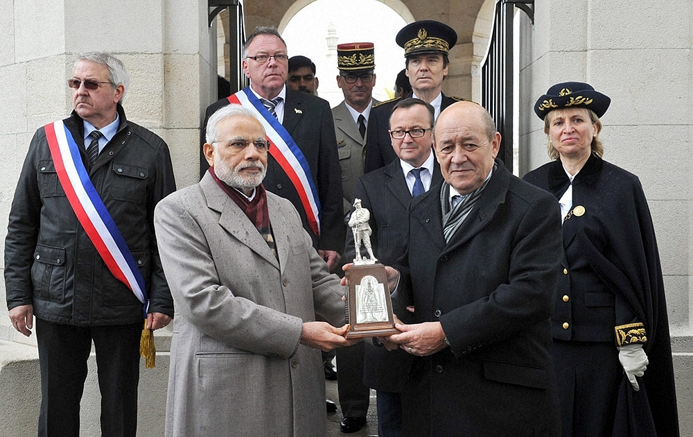 Prime Minister presenting a silver replica of the Garhwal Rifles War Memorial after his visit to the Neuve-Chapelle War Memorial in France. &nbsp;
