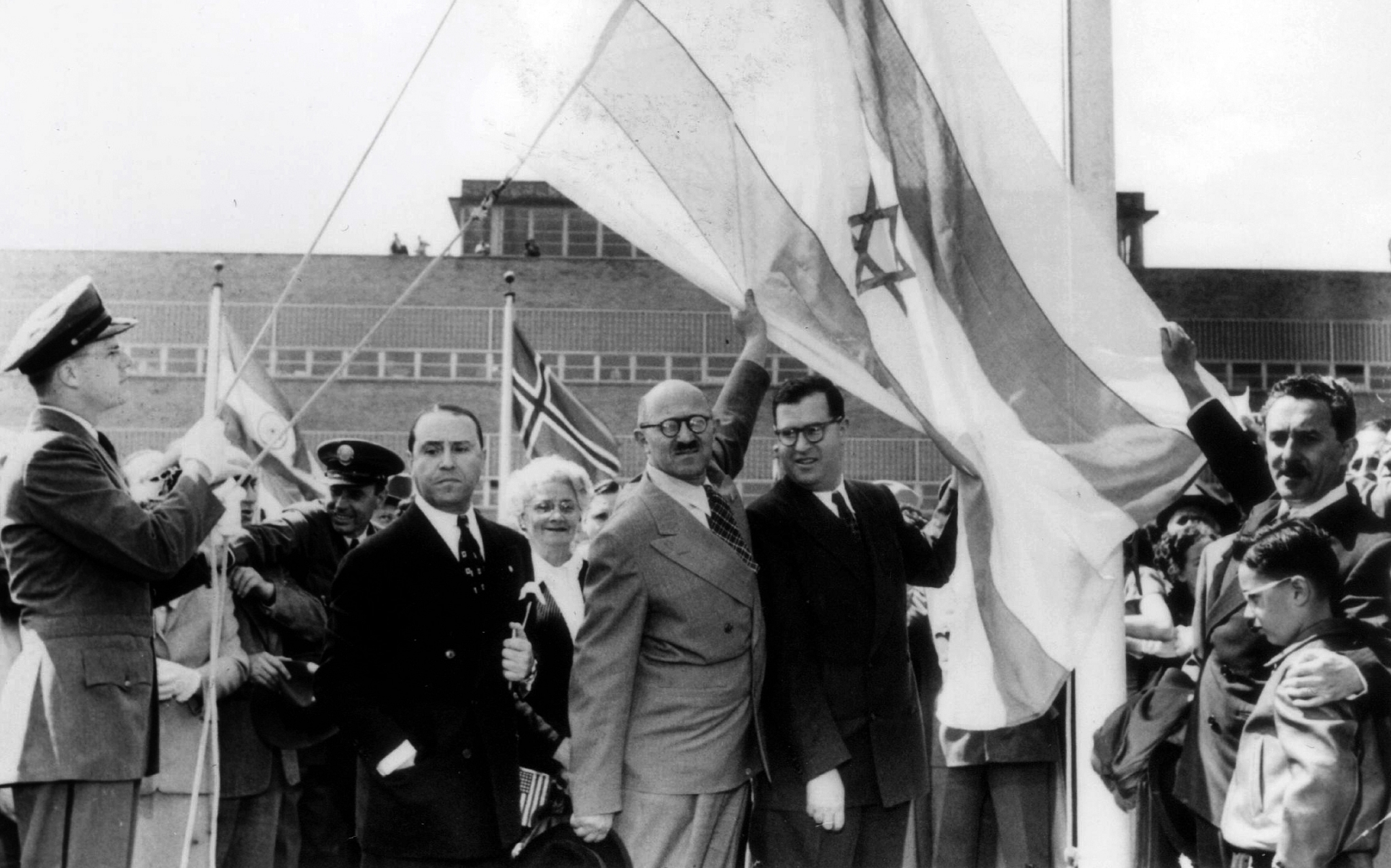  Moshe Sharett (C), Abba Eban (2nd R) and David Hacohen (R), raise what would become the Israeli flag after the United Nations decided to approve the partition of Palestine November 29, 1947 in New York. (Photo by GPO via Getty Images)