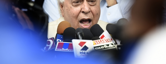 Congress leader Kapil Sibal talks to media persons after meeting with Election Commissioner on 2 August  2017. (Sonu Mehta/Hindustan Times via Getty Images)