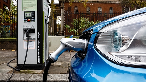 Go Ultra Low Kia Soul EV on charge on a London street. (Miles Willis/Stringer)