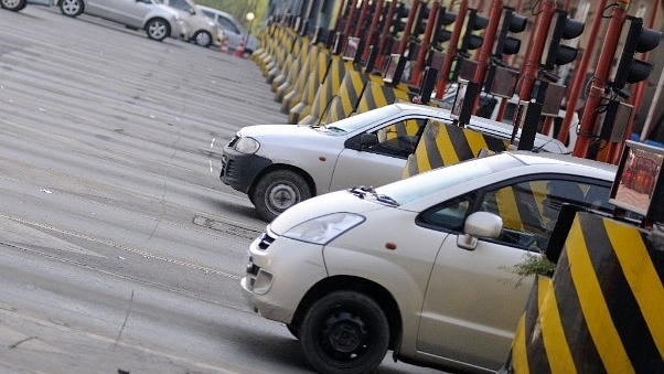  Delhi-Gurgaon toll plaza. (Pradeep Gaur/Mint via GettyImages)&nbsp;