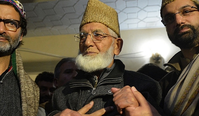 Kashmiri seperatist leaders Yasin Malik (left) and Syed Ali Shah Geelani (centre) during a press conference in Srinagar. (TAUSEEF MUSTAFA/AFP/Getty Images)