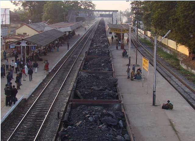 Railway rake with coal at Sambalpur Road, Odisha. (Wikimedia Commons)