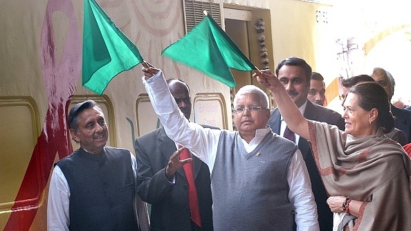 Lalu Prasad Yadav (C) with former Congress president Sonia Gandhi (Arvind Yadav/Hindustan Times via Getty Images)