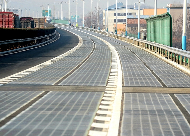 The ‘photovoltaic highway’ in Jinan (Visual China Group/Getty Images)