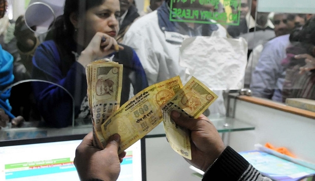 A banker counting old banknotes during demonetisation (Parveen Kumar/Hindustan Times via Getty Images)