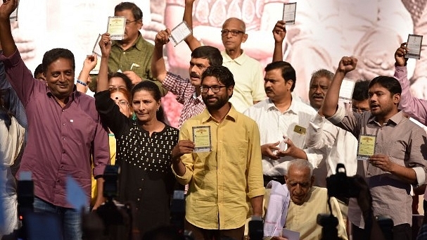 Actor Prakash Raj, Kavitha Lankesh, Gujarat MLA Jignesh Mewani, S H Dooraswamy, Kanhaiya Kumar and Umar Khalid during the event to observe Gauri Day on the birth anniversary of the slain journalist Gauri Lankesh at Town Hall in Bengaluru. (Arijit Sen/Hindustan Times via Getty Images)