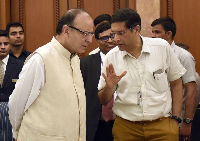 Chief Economic Adviser Arvind Subramanian with Union Finance Minister Arun Jaitley. (Sonu Mehta/Hindustan Times via Getty Images)