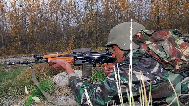 An Indian soldier with the INSAS rifle, during a military exercise. (Pvt. Howard Ketter/Wikipedia). The US-manufactured rifles will replace the INSAS <a href="https://www.devdiscourse.com/news?tag=rifles">rifles</a>