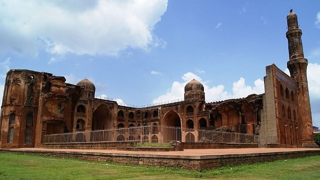 Mahmud Gawan Madrasa in Bidar, Karnataka, was built by Mahmud Gawan, the Vizier of the Bahmani Sultanate as the centre of learning in the Deccan. (Prasannasindol/Wikimedia Commons)