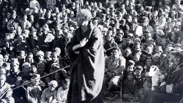 Venerable Bakula addressing the public during his tour to Zanskar Valley in September 1971. (Spituk Monastery website)