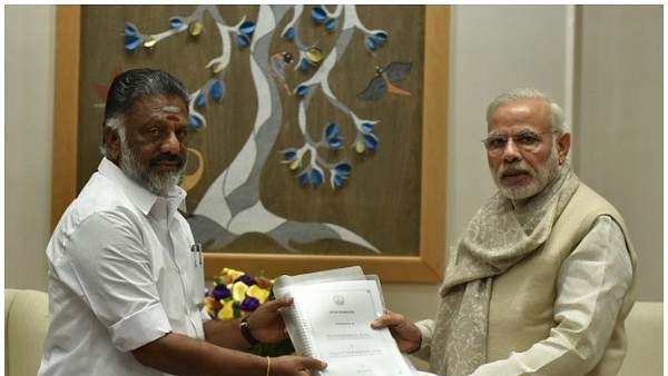 Tamil Nadu Deputy Chief Minister O Pannerselvam with Prime Minister Narendra Modi (twitter.com/@PMOIndia)