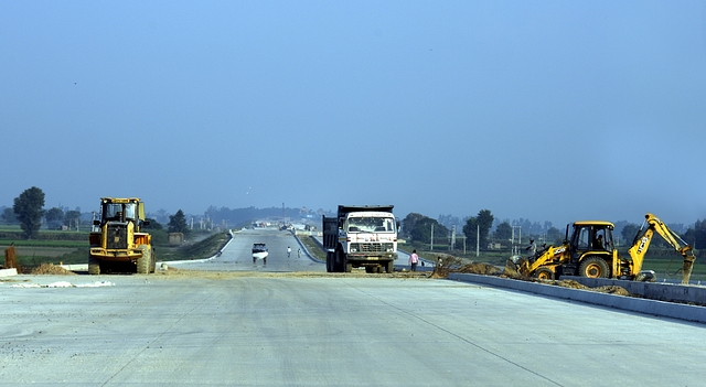 The Eastern Peripheral Expressway under construction (Sonu Mehta/Hindustan Times via Getty Images)